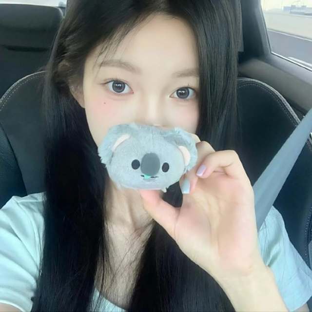 『把回忆拼好给你-𝔻𝕁』你是一朵难养的花 那我用最贵的花瓶养你 用最初的心陪着你.