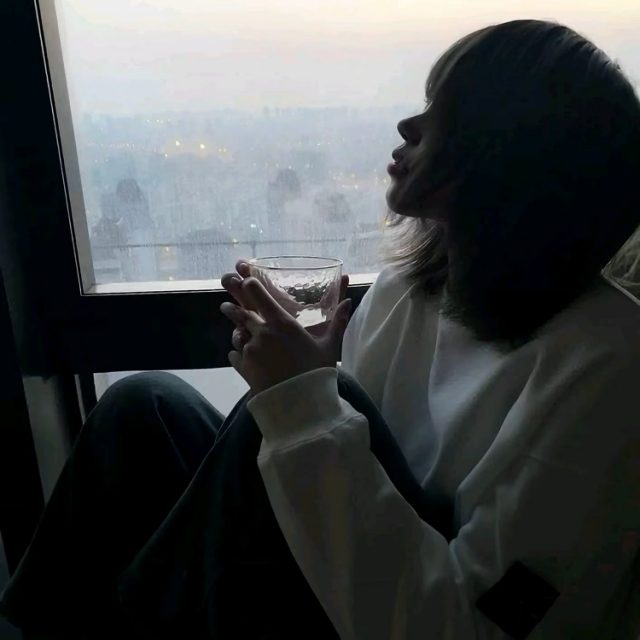 别人对我万般好 我都未曾动心 唯独是你