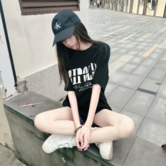 如果鸡也是一个罐头的话 我希望这块罐头不会过期 如果一定要加一个日子的话 我希望它是一万年 不知道从什么时候开始 在每一个东西上