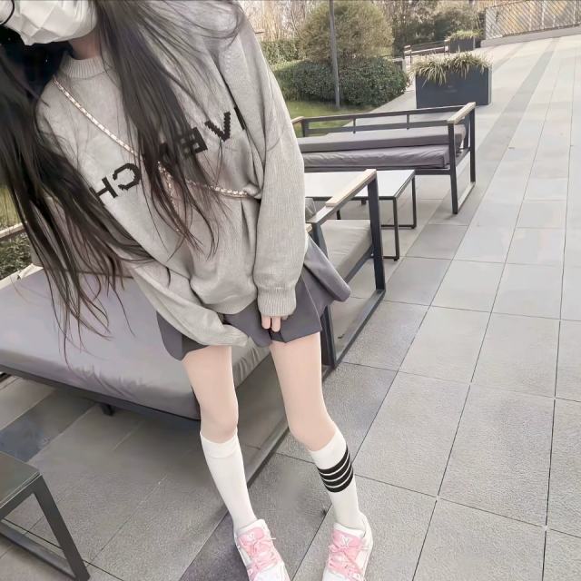 不必执着 当我们但我们各有各自的生活时 就应该勇敢的说再见 然后从彼此的世界消失