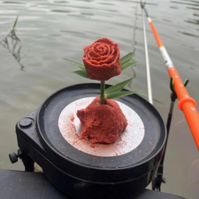 【 一个人想着一个人 】你等的人不一定爱你 但等你的人一定爱你.