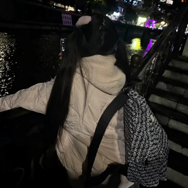 我不断感叹时间流逝的太快 回过头才发现 其实我们也走了很远的路了