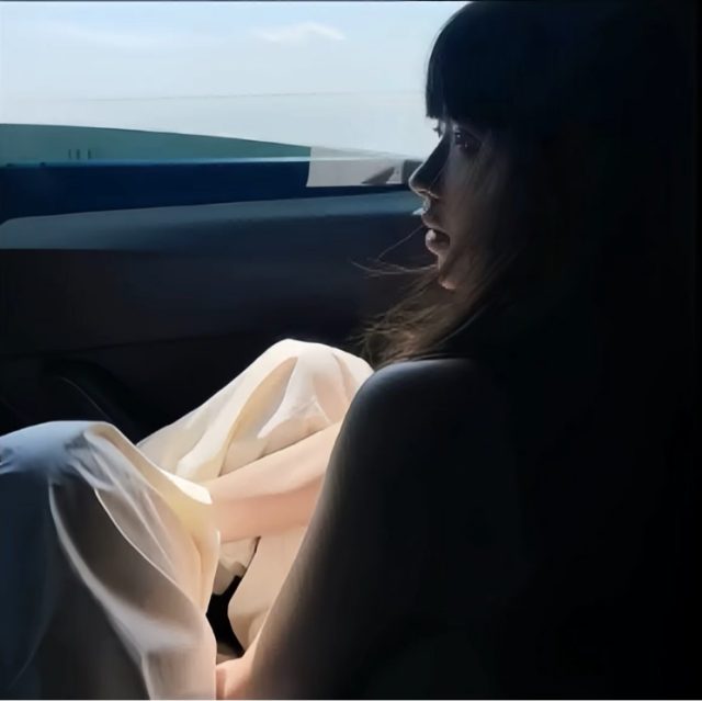 我那么任性的一个人 居然为了你流了那么多眼泪 面对你我居然没有当断则断的勇气