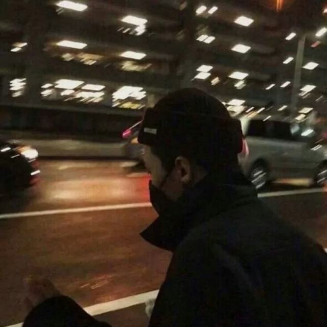 G-DRAGON (权志龙)Jennie (제니) - Black