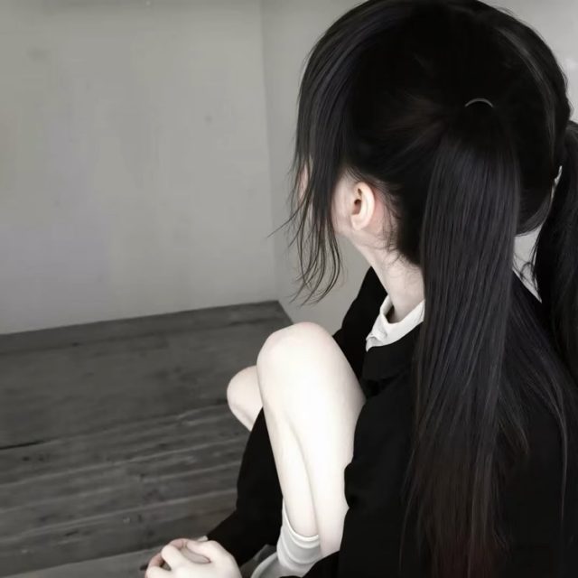 小鲨鱼🦈-我贪婪的向你 要爱 要钱 要陪伴 要一切 你笑咪咪的双手奉上夸我好可爱