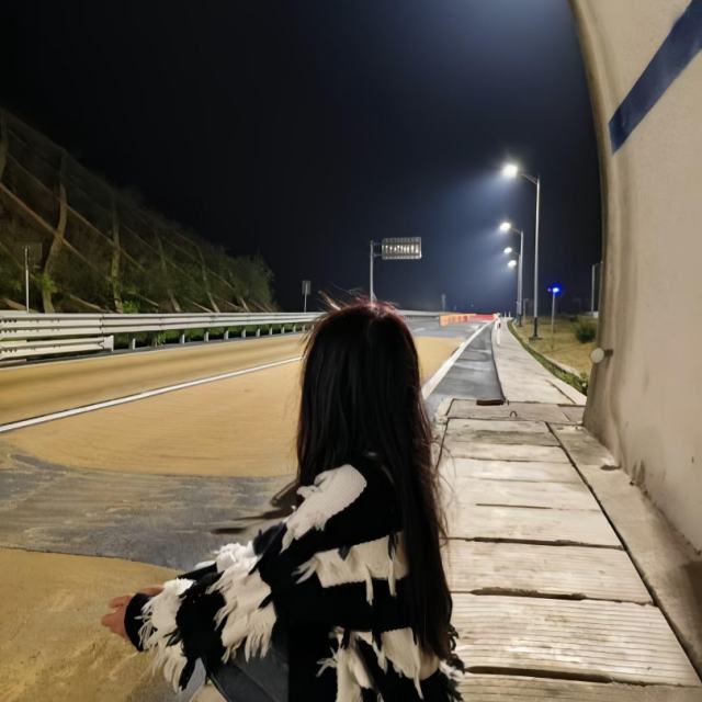 我的开心来源于你的消息但是我知道你不会给我发消息