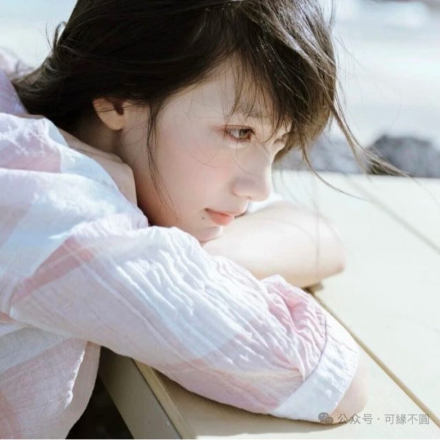 人怎么可以蠢到纠缠一个不在乎你感受的人.