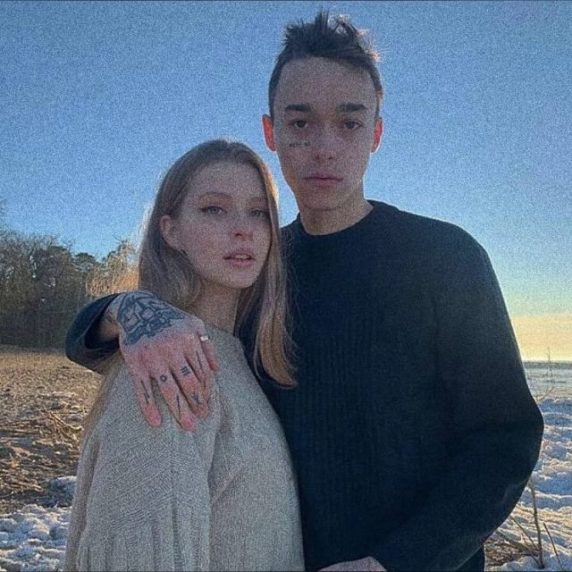 【热门置顶】《粤语》一见钟情只不过是见色起意，日久生 情也许是权衡利弊。爱情这东西，始 于颜值，陷于才华，忠于人品，迷于 肉体。