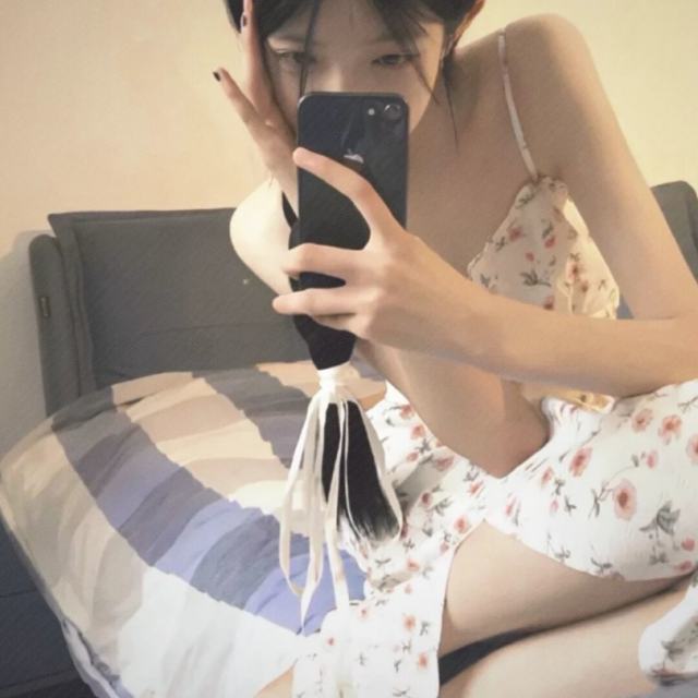 【小白-完整版】没有一直在好好生活还是很容易委屈就想哭每天浑浑噩噩的上课经常盯着黑板发呆看不见未来看不见以后的自己能干什么.