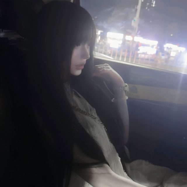 有些话太重了 落在我刚好脆弱无助的时候 便也砸断了我们之间所有的情份