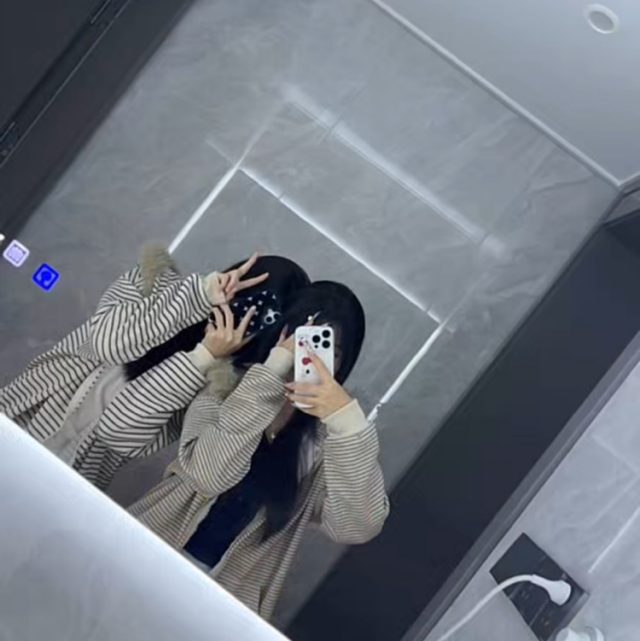 我总怪你不回信息 非要争个输赢要 你去哪都跟我报备 要求你跟其他异性保持距离 你可以恨我 但这是我最