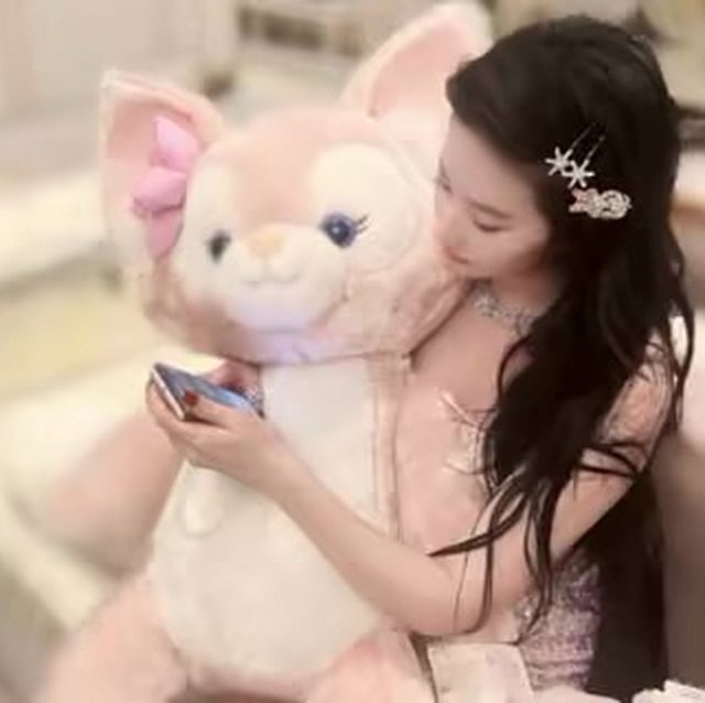 人会因为嘴硬而失去很多东西 也会因为心软而受很多委屈
