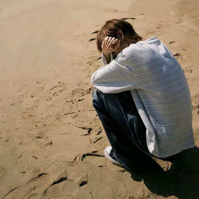 倘若你只是我生命中的过客 那向你索求太多确实是我的错