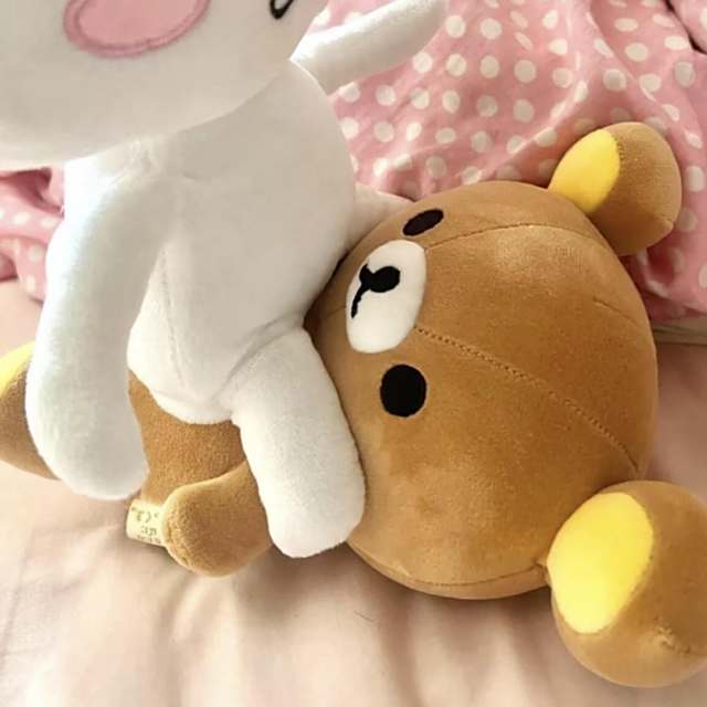 你说世界上少了一个爱你的人 于是我出现了