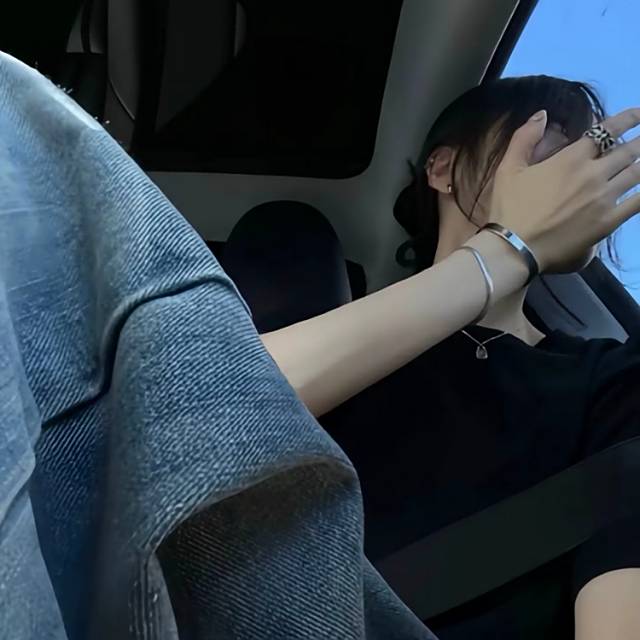 你说你像个小孩幼稚敏感爱发脾气我说没关系我愿意哄你一辈子