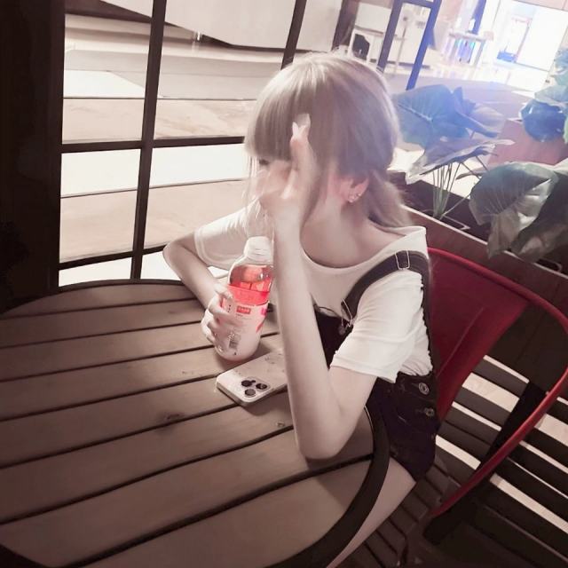 那天看你左右为难的样子 故意避开这些话题我就懂了 我不该想太远