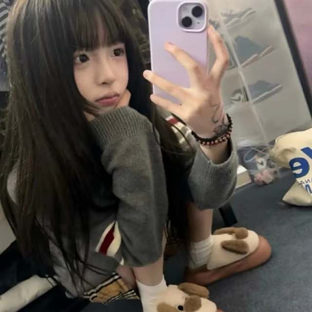 你说那些奇怪的 忧郁的 阴暗的话的时候 我都默默的觉得是我的错 我不能温暖你