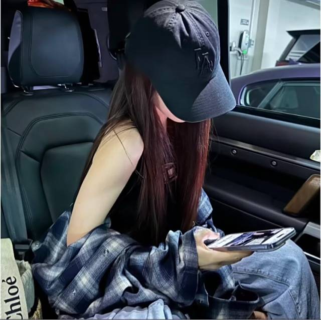 诅咒你 在每个醉酒和真心话时 都会想起我.