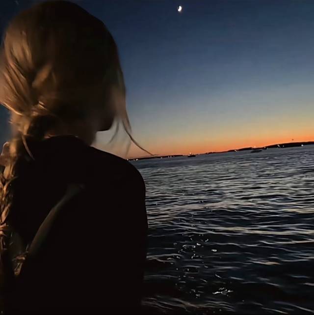 很微妙的一点隔阂 你感受不到 我也说不出口