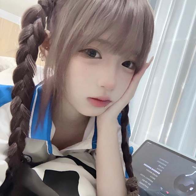 你不回我消息后来我也试着去冷落你可是到最后发现难过的只有我自己