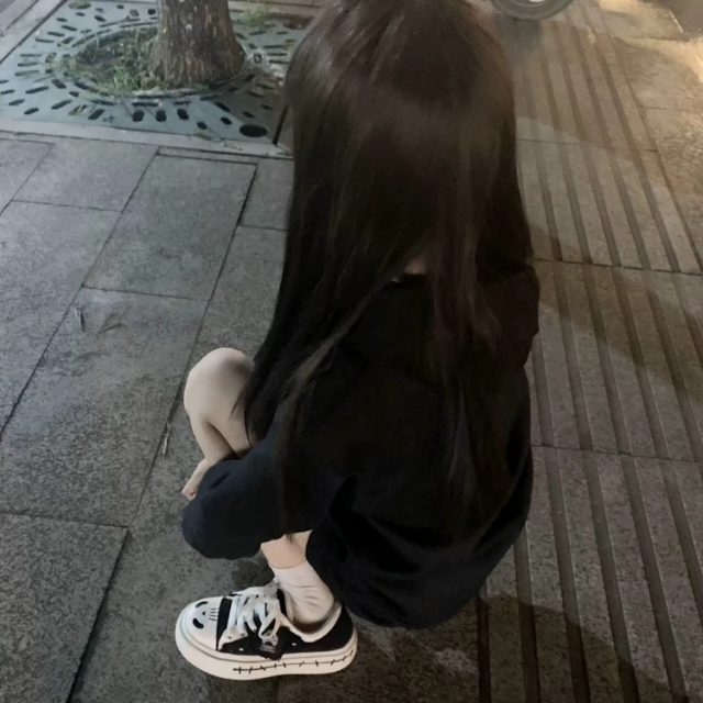 我当然知道人都会变 也没指望永远如初