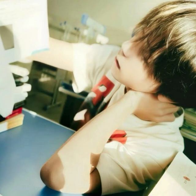 《七里香》完整版或许某天我不给你发信息那时候才算真正的离开