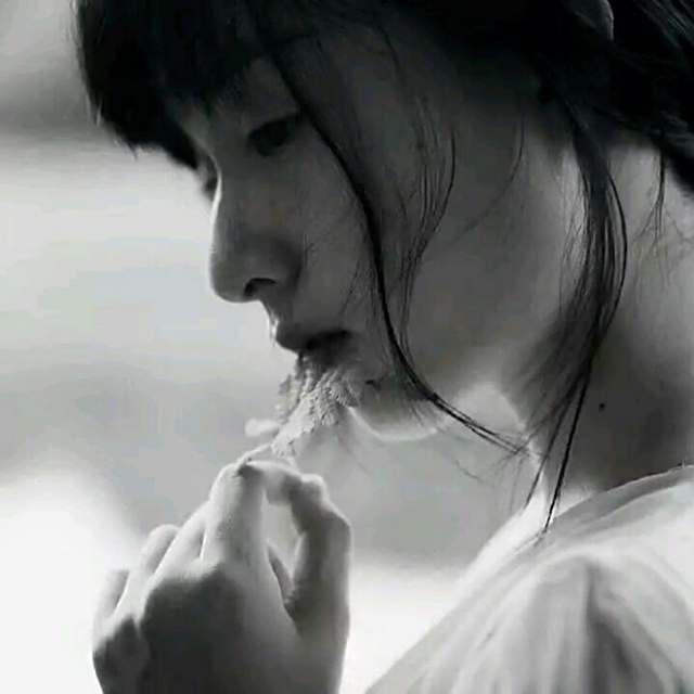 【雨爱】我确实不是一个很好的人 遇到事情习惯冷漠 我常常要求别人打直球 可是我却做不到 更多时候是那些话我说不出口 如果非要我说