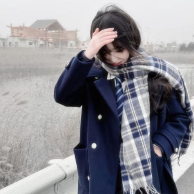 你和雪有两个共同 点  一个是冰冷刺骨 一个是 好久不见