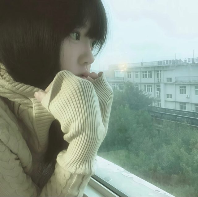 最恨自己明明什么都看的那么透彻却还深陷其中执迷不悟.