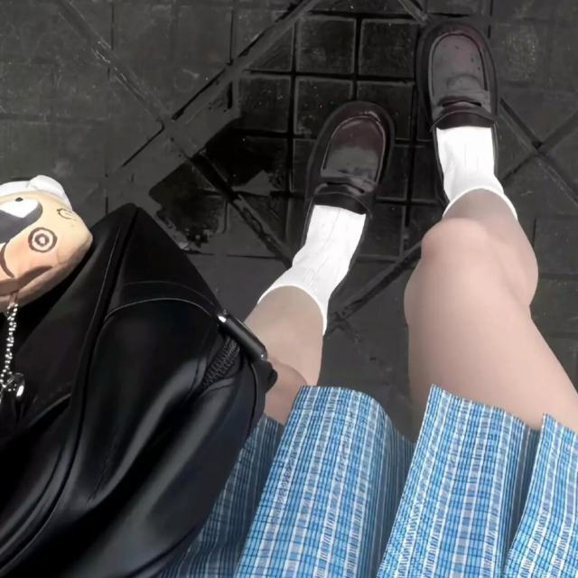 生命常常有雨 我反复被打湿 然后放晴