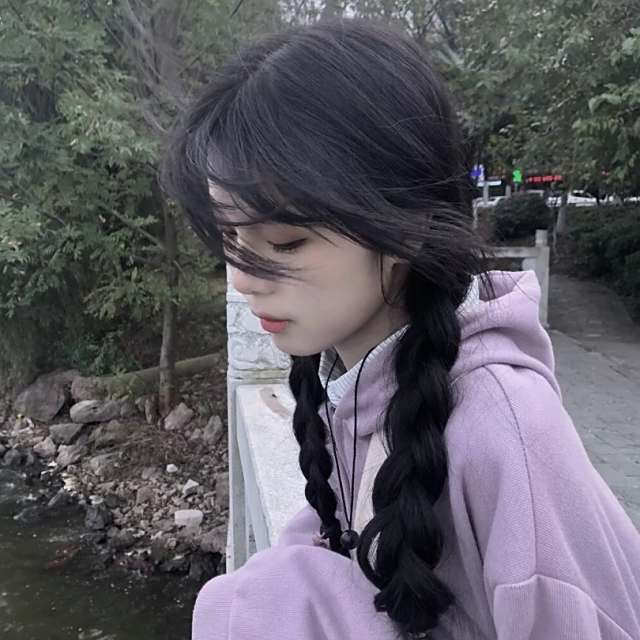 欣欣——♪【Autumn Leaf】晚自习的时候 教室里笔尖的响声和书页的摩擦声 还有旁边靠窗的他 那一刻我觉得人间是值得的