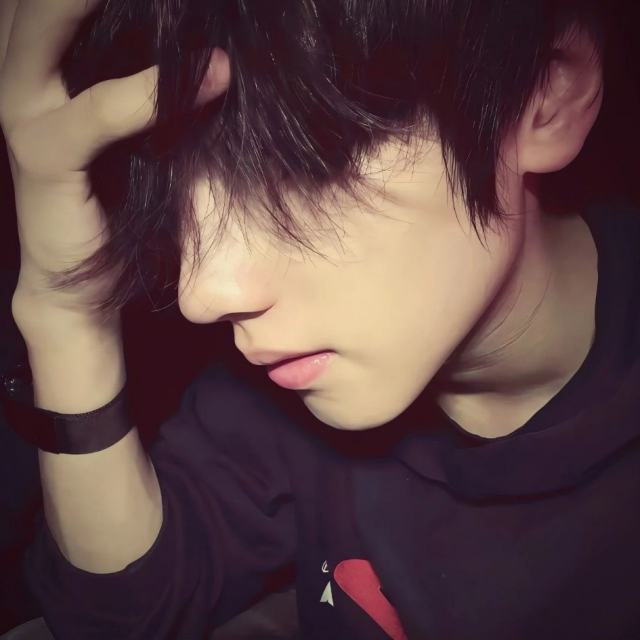 如果你没读大专 你出去打工了 你会后悔没读大专 你读完了大专 你也后悔读大专浪费的那些钱 不要去后悔曾经做过的决定 每个决定他都