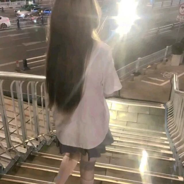 「鲸落DJ 海阔天空」某个瞬间你的手机微微一震你会不会恍然的以为还是我给你的温柔