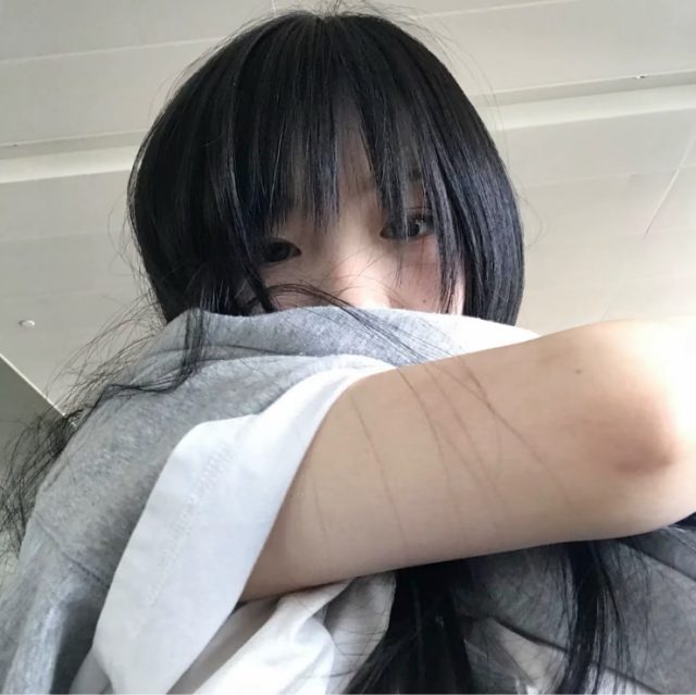 我怎么会看不出 你心里没我呢 我拖来拖去 就是想陪你久一点