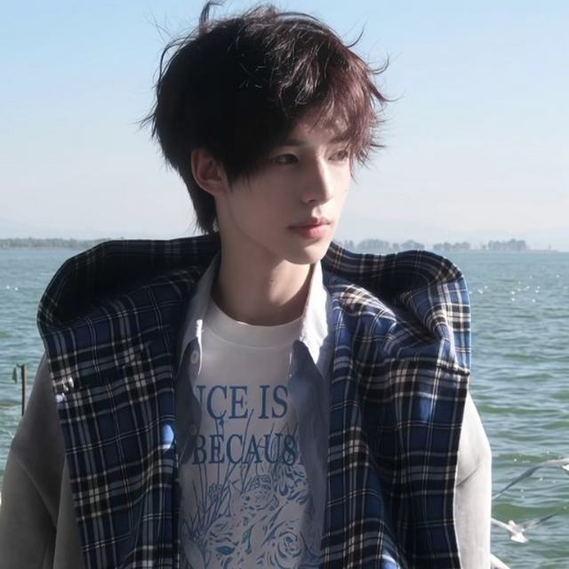或许是执念太深  我到现在都无法再爱人.