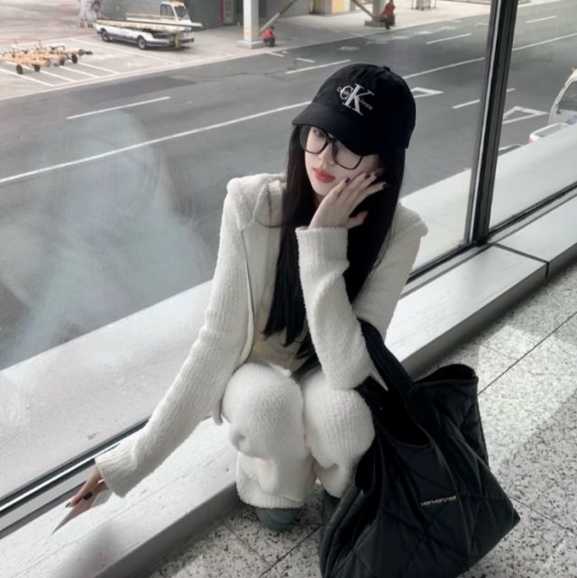 突然好想有一个人对我说 我再也不会让你一个人了.