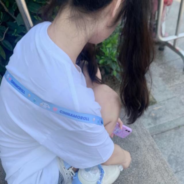 我们似乎也没有天大的矛盾 只是停留在某个夜晚 从此没能参与对方的日日夜夜
