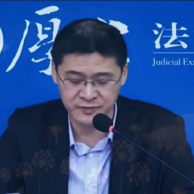 〖罗翔的哲理〗人终其一生都在学习如何做人，而只有愿意去承担的责任.