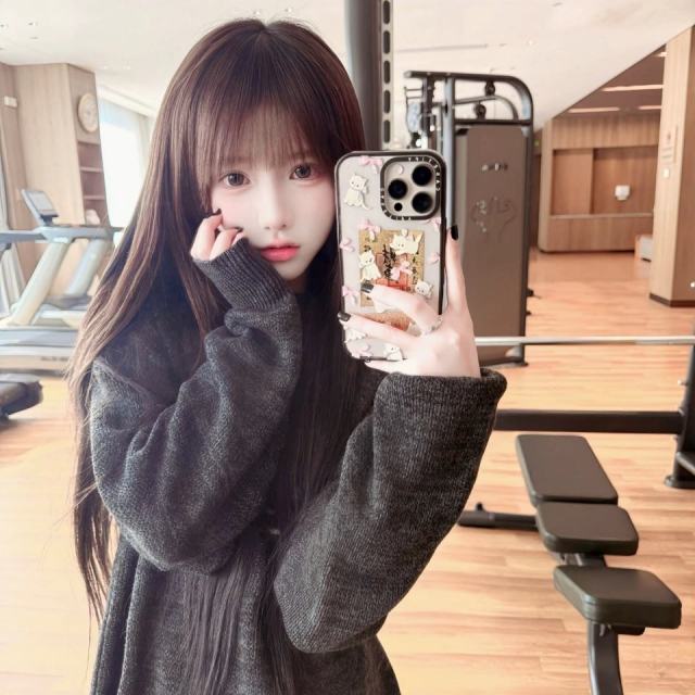 面对你这种没有爱的人 我已经感到厌烦 虽然 我曾经是多么希望留在你身边