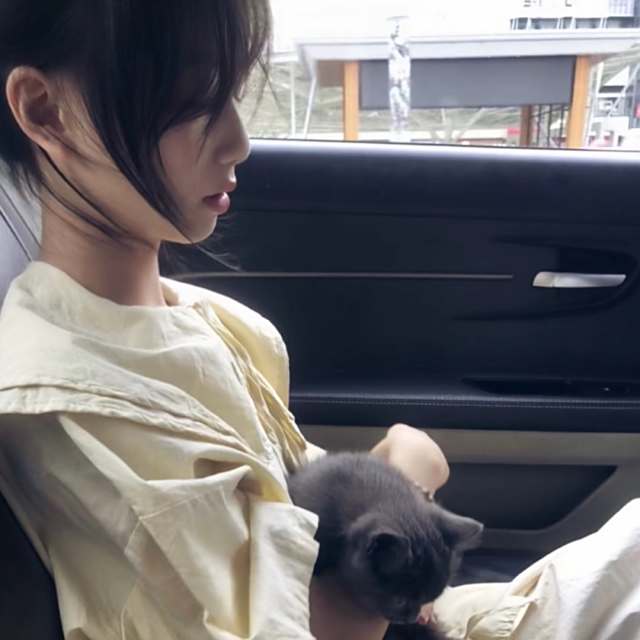 【无情画-DJ】我的心情会因为一些文字一些言语一些举动而大起大落 我永远无法忽视别人的感受 共情是痛苦的 世上所能看到的痛苦 我