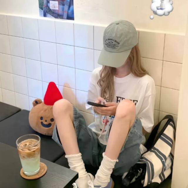 我很佩服有不满情绪还能完整表达自己的人 我做不到 我感到不满后立马冷淡 然后一句话也不想说