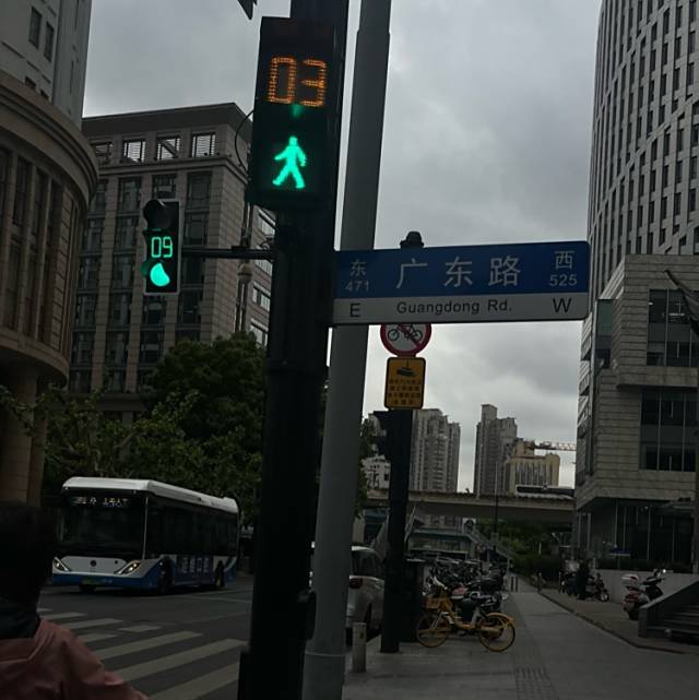 你是忠于爱情了 可是你忠于的是对她的爱情.