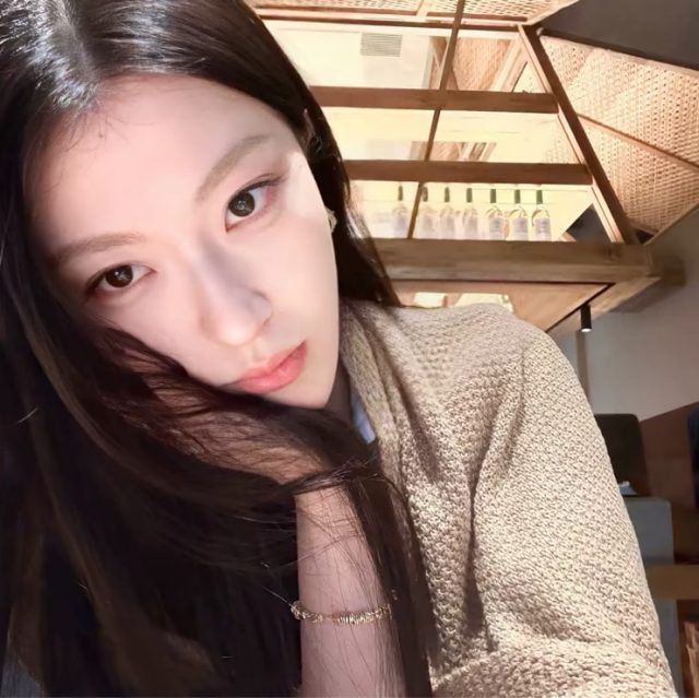 对不起 总离你那么远 其实 我的心也好想再靠近你一点.