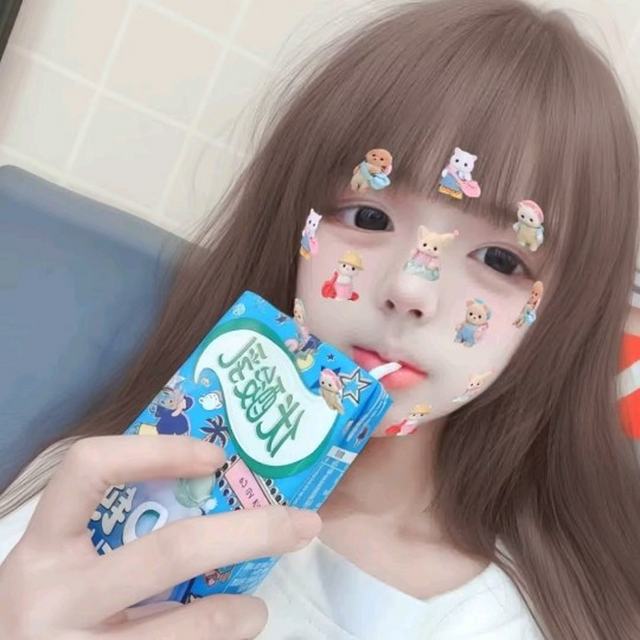 你开始和别人数落着我的不好 可是你曾经笑眯眯的看着我说我是这个世界上最好的人