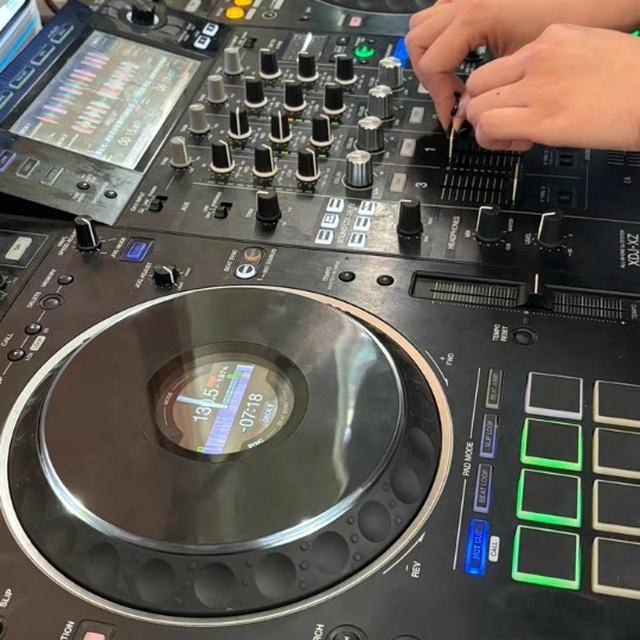 y2002_广州包厢打碟男儿当自强打碟DJ (广州包厢打碟现场DJ版打碟天龙P4)_X2wj_qCDz_46gM