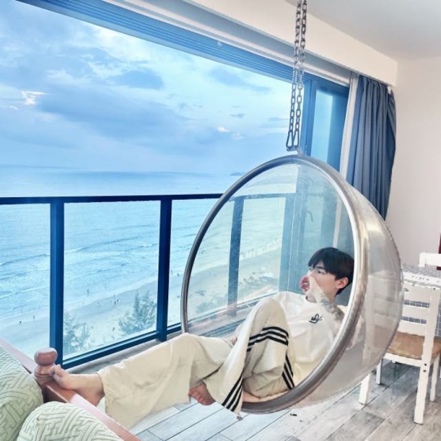 该怎么说呢 我的情绪好像又回到了那段时间的时候 明明现在过的特别好 但是今天一想到之前我还是忍不住流眼泪