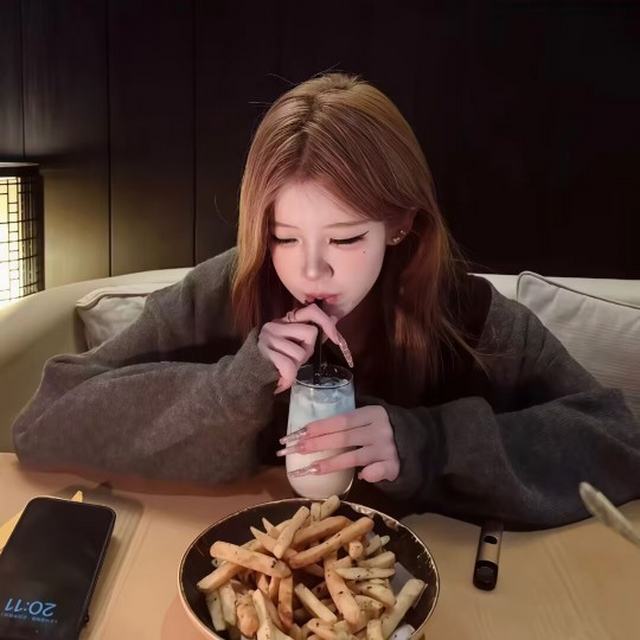 在你的身边 - 你心里的缪斯只是一只哭红眼的兔子。