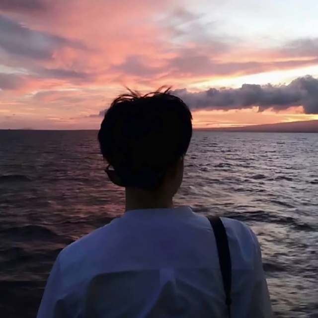 -《嗜好》“其实我们都知道 爱会消失 承诺会失效 人会走散 只不过 我们都愿意相信这次爱不会输 相信自己是个例外.