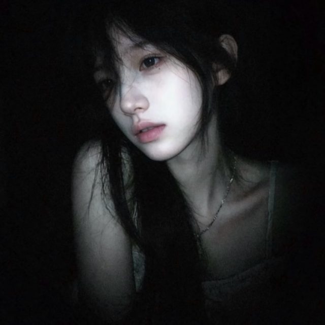 《颓-九块钱》当我穿过黑暗看透 的时候 是否有你在我身后 会停留