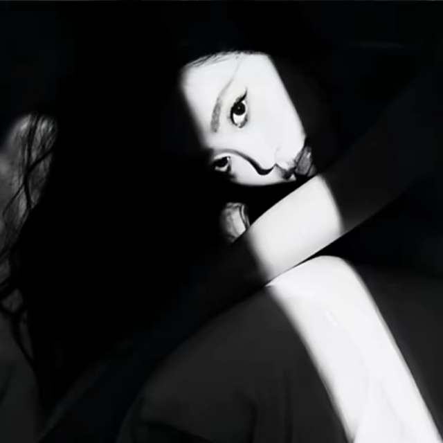 【还是会想你DJ版】昏黄的路灯照不到整条街 我怎么用力也走不到你心里.